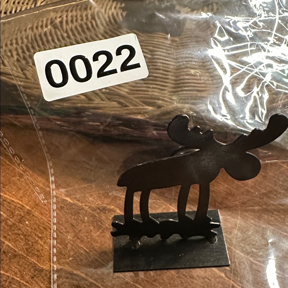 12 Rustic Woodland Black Metal Moose Place Cards or Photograph Holders - Picture 7 of 7